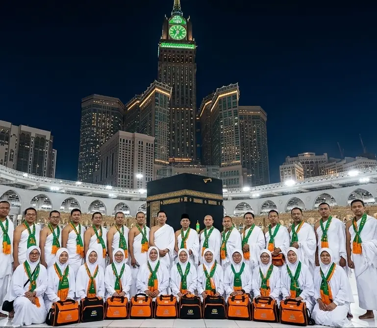 Jamaah di depan Ka'bah